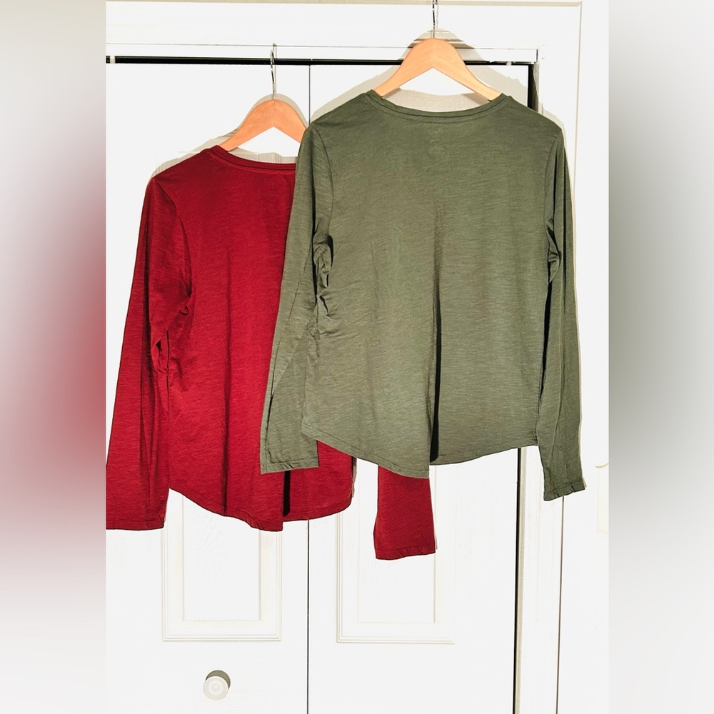 Sonoma Set of 2 Dark Red and Green Everyday Long Sleeve Tees - Picture 8 of 9